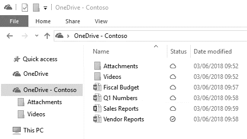 Janela do OneDrive - Contoso com as pastas Attachments e Videos e os arquivos Fiscal Budget, Q1 Numbers, Sales Reports e Vendor Reports, com a coluna Status mostrando ícone de nuvem em todos, exceto Vendor Reports, marcado com círculo de confirmação